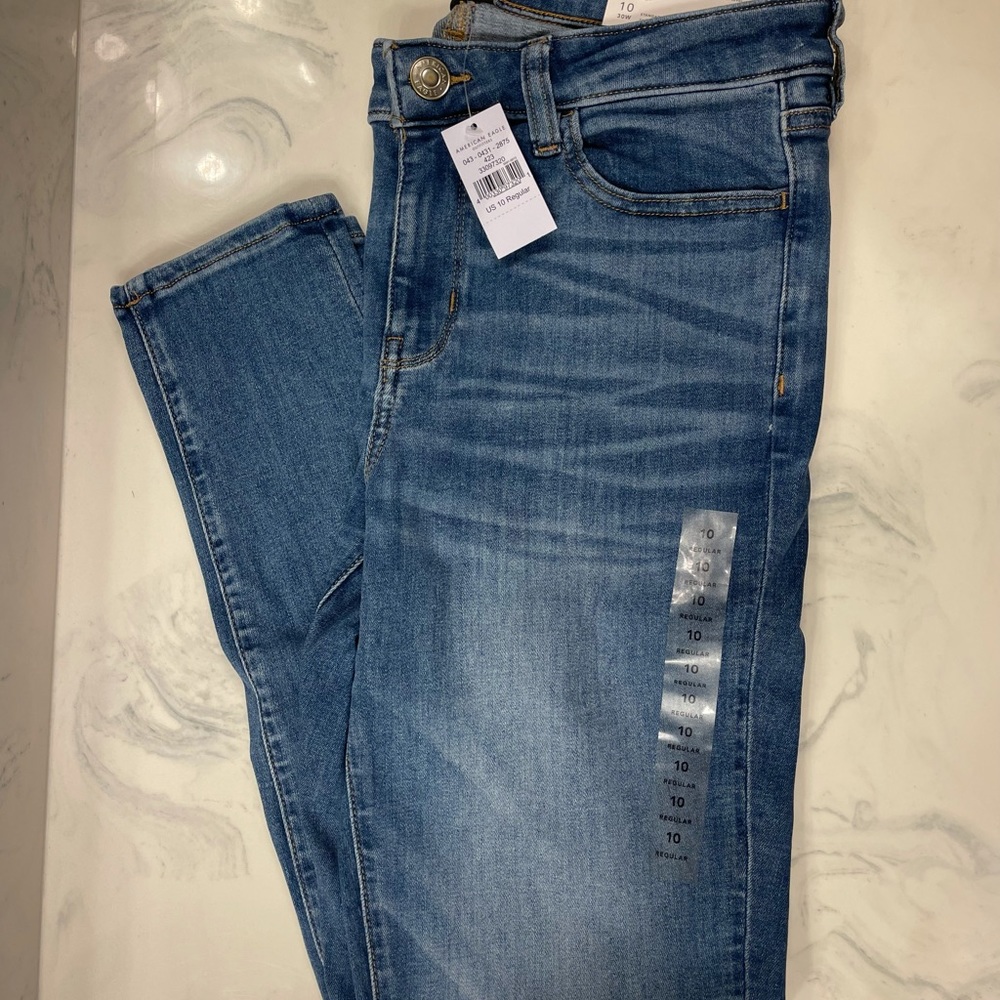 American Eagle Mid Rise Jegging. Brand New.